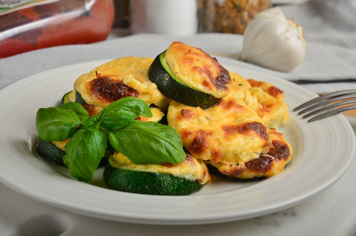 Zucchini baked with suluguni - a spicy and aromatic snack