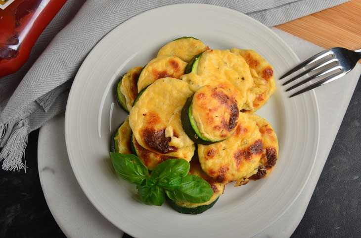 Zucchini baked with suluguni - a spicy and aromatic snack