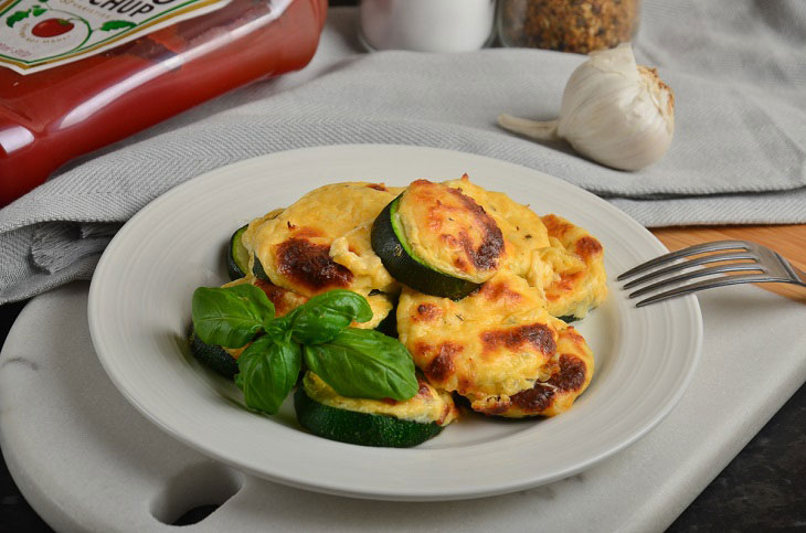 Zucchini baked with suluguni - a spicy and aromatic snack