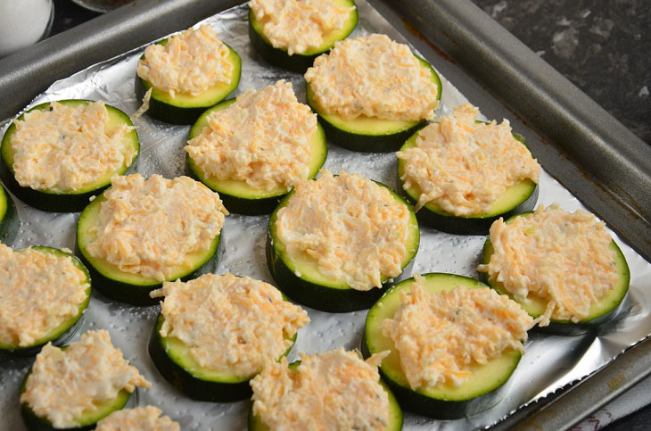 Zucchini baked with suluguni - a spicy and aromatic snack