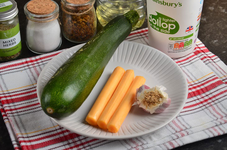 Zucchini baked with suluguni - a spicy and aromatic snack