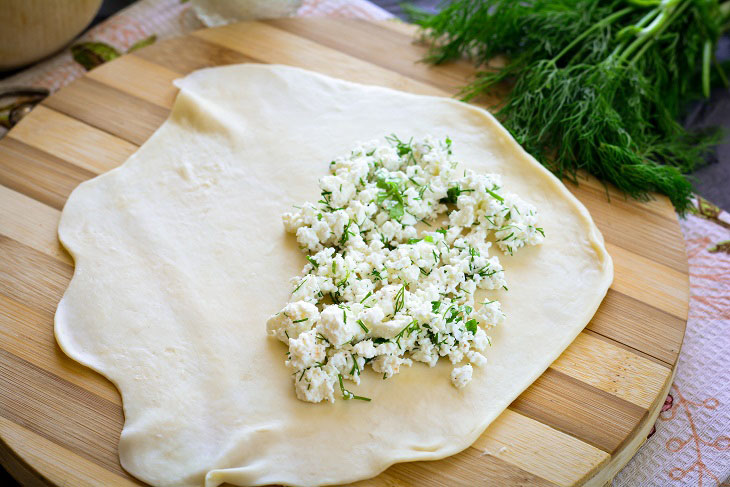 Kutaby with greens and cottage cheese - tender, soft and satisfying