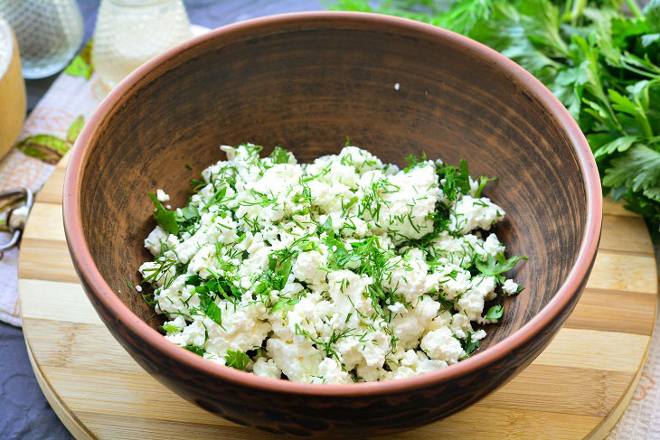 Kutaby with greens and cottage cheese - tender, soft and satisfying
