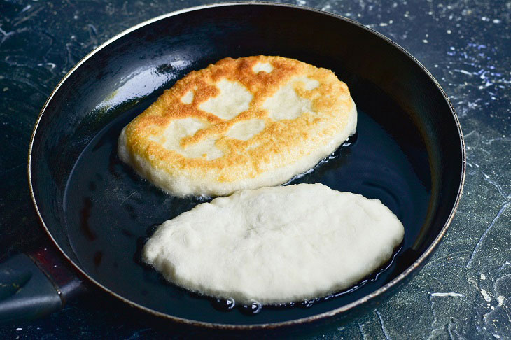 Patties on kefir "Lapti" with cabbage - soft and very tasty