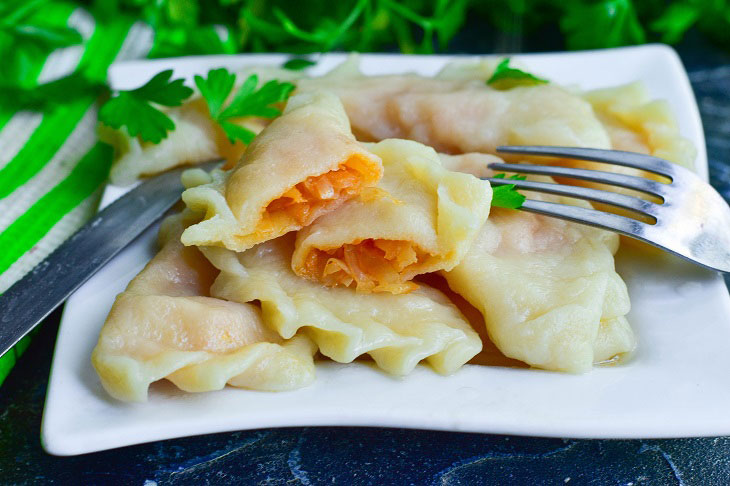 Vareniki with cabbage at home - tasty and satisfying