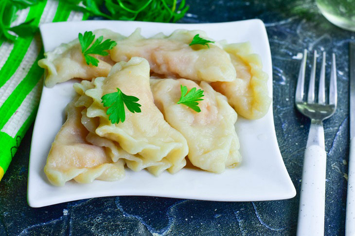 Vareniki with cabbage at home - tasty and satisfying