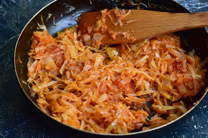 Vareniki with cabbage at home - tasty and satisfying