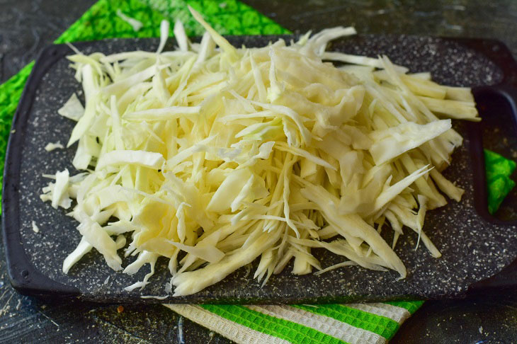 Vareniki with cabbage at home - tasty and satisfying