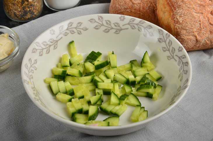 Warm salad in buns - a quick and tasty snack