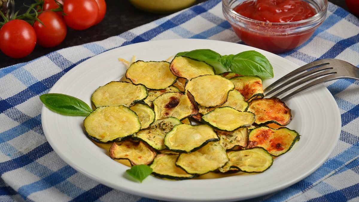 Zucchini chips with cheese – delicious, fragrant and crispy