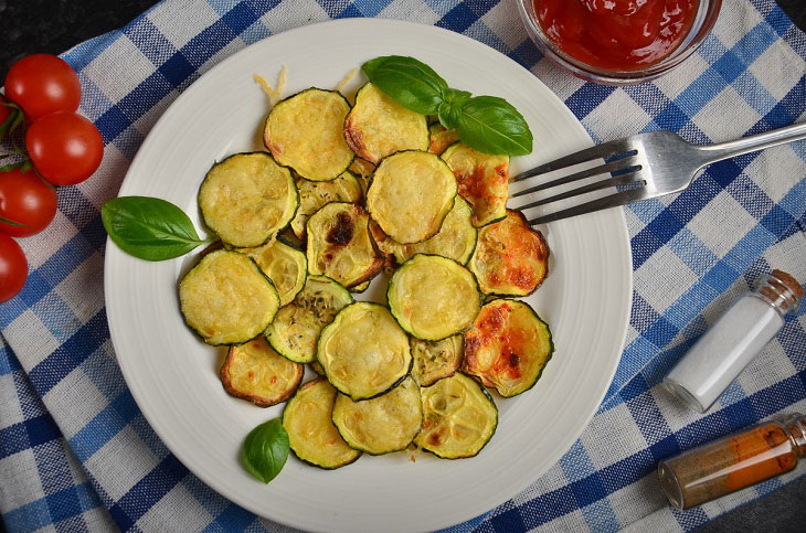 Zucchini chips with cheese - delicious, fragrant and crispy