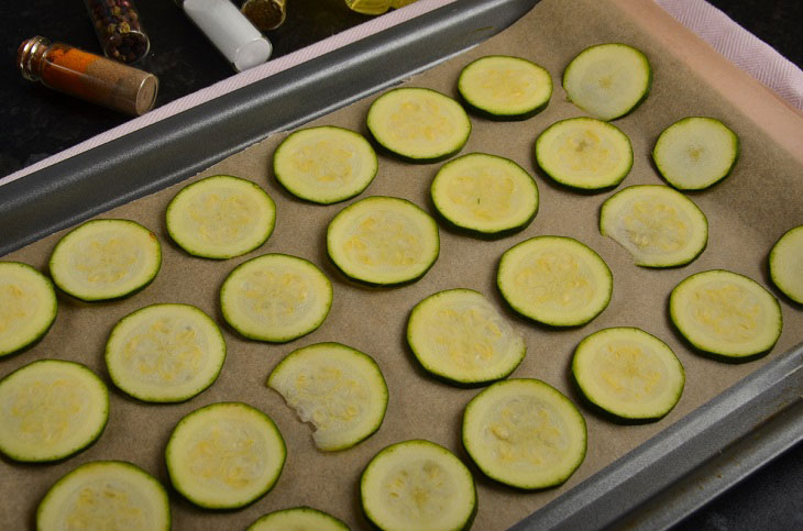 Zucchini chips with cheese - delicious, fragrant and crispy