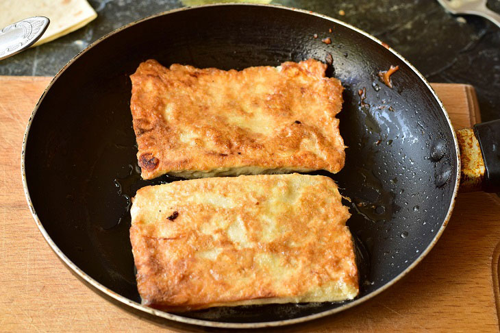 Minced meat in pita bread in a pan - a quick recipe for an extraordinary yummy