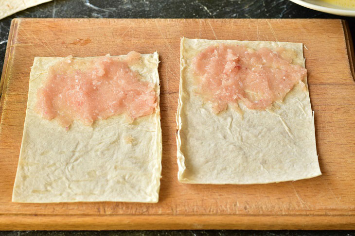 Minced meat in pita bread in a pan - a quick recipe for an extraordinary yummy