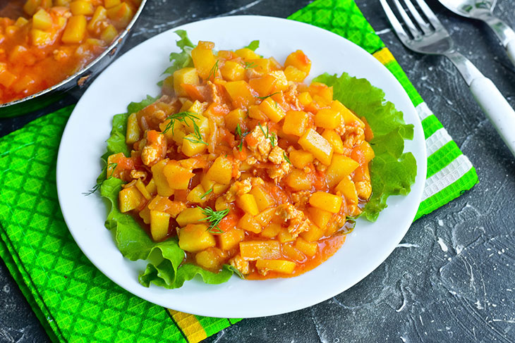 Stewed potatoes with minced meat - a tender and tasty snack without much effort