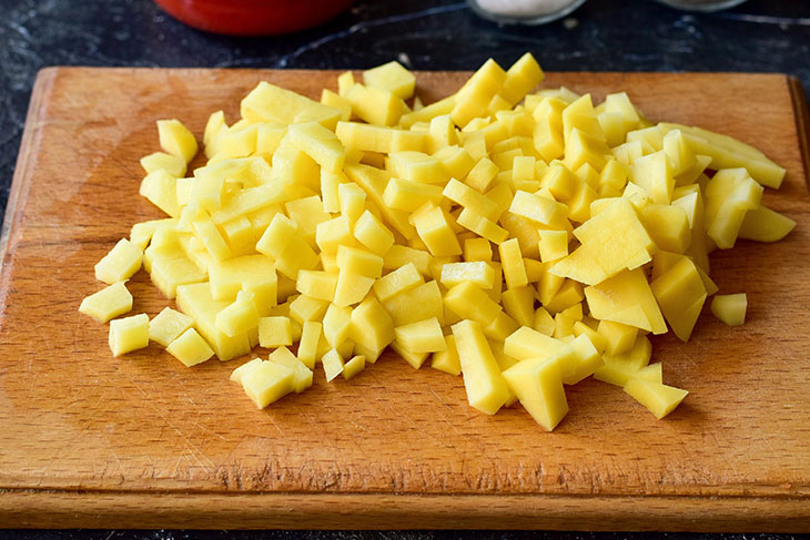 Stewed potatoes with minced meat - a tender and tasty snack without much effort