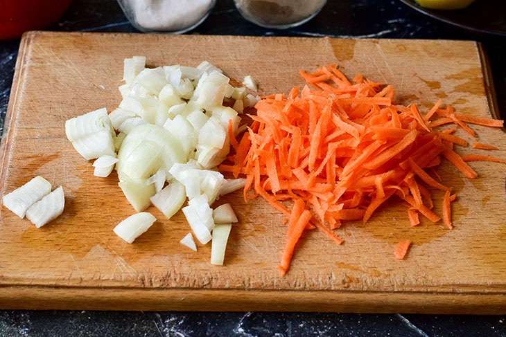 Stewed potatoes with minced meat - a tender and tasty snack without much effort