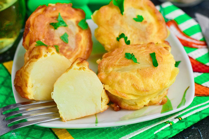 Potatoes in sour cream batter - an interesting snack from available ingredients