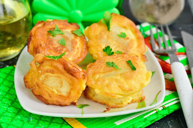 Potatoes in sour cream batter - an interesting snack from available ingredients