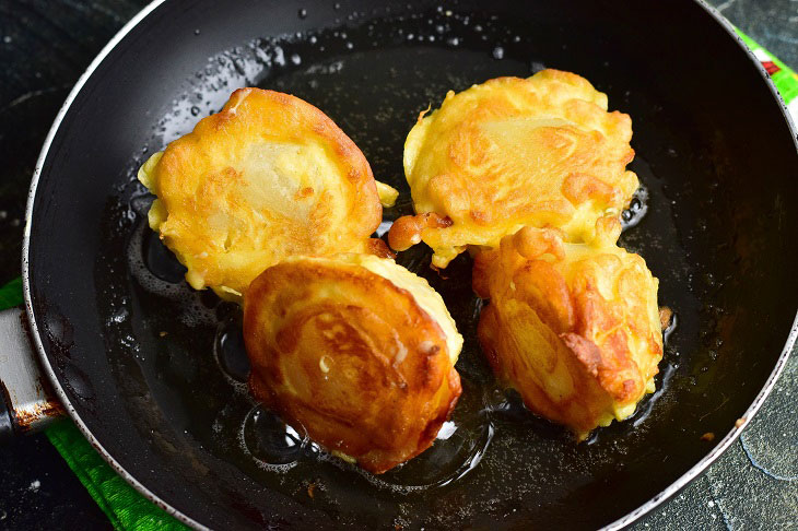 Potatoes in sour cream batter - an interesting snack from available ingredients