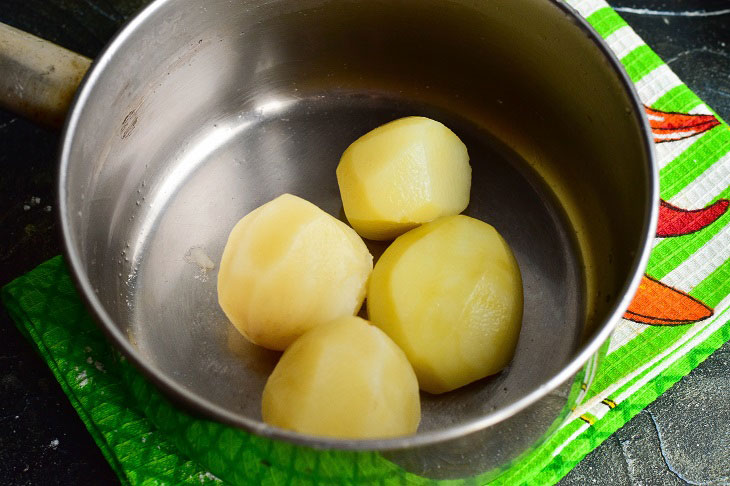 Potatoes in sour cream batter - an interesting snack from available ingredients