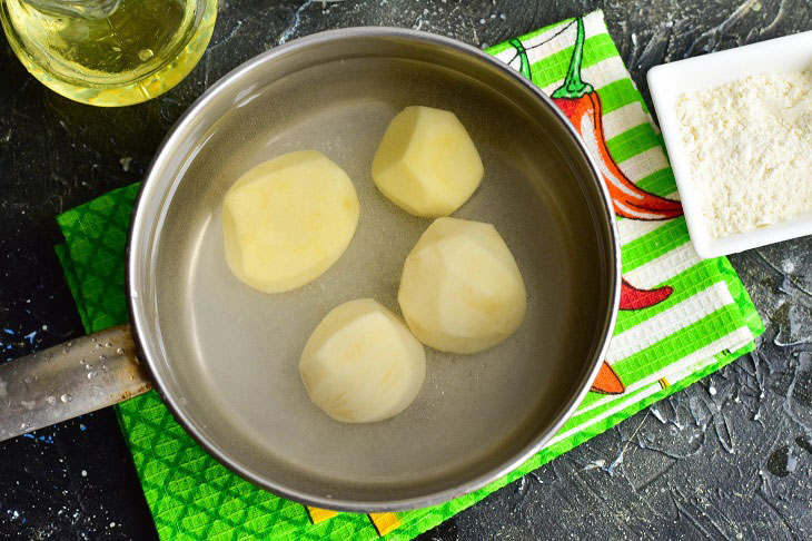 Potatoes in sour cream batter - an interesting snack from available ingredients