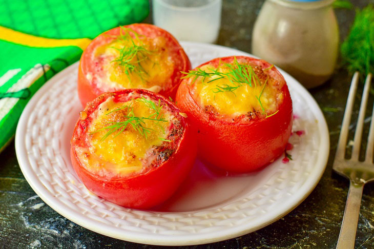Eggs baked in tomatoes - a bright, simple and satisfying snack