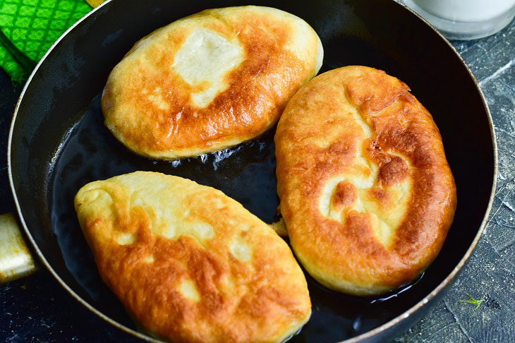 Pies "Peasant" with potatoes and onions - delicious, fluffy and soft