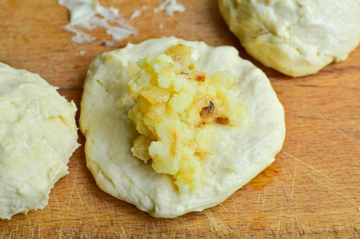 Pies "Peasant" with potatoes and onions - delicious, fluffy and soft