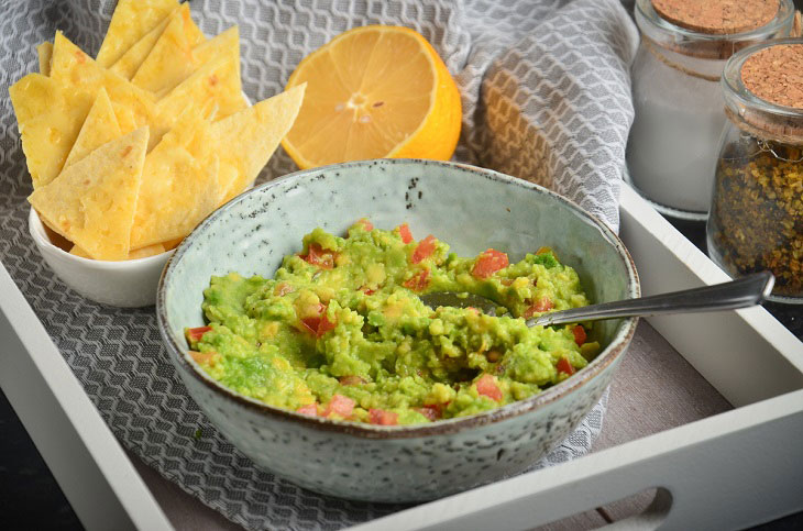 Guacamole with cheese chips - a great snack for a good company