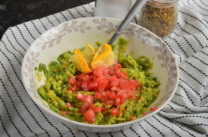 Guacamole with cheese chips - a great snack for a good company