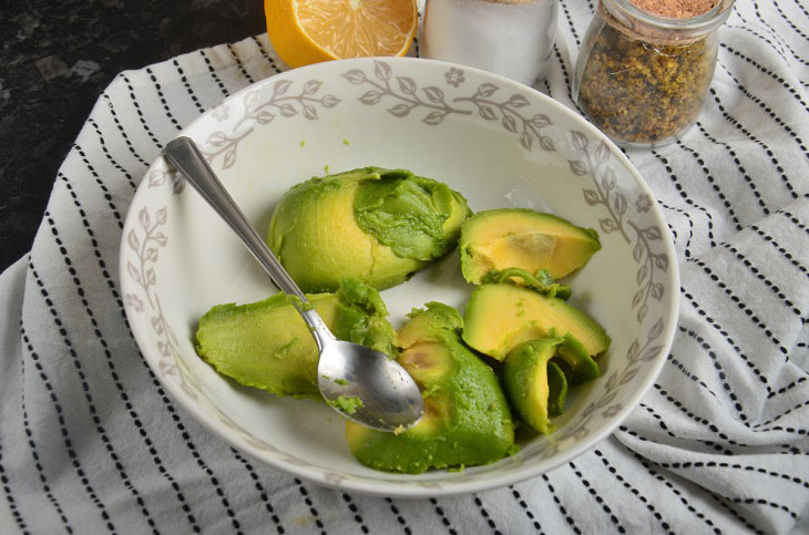 Guacamole with cheese chips - a great snack for a good company