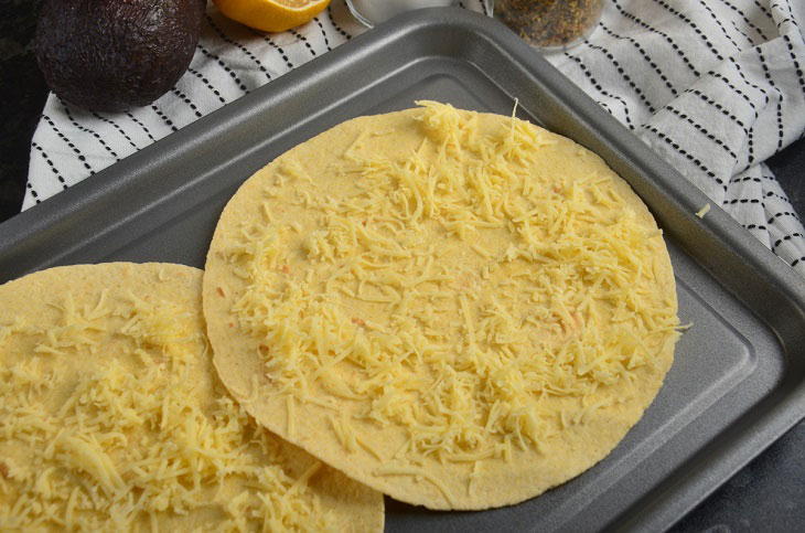 Guacamole with cheese chips - a great snack for a good company