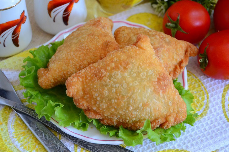 Indian fried pies "Samosas" - ruddy and appetizing