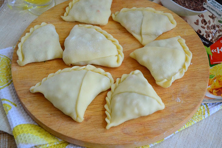 Indian fried pies "Samosas" - ruddy and appetizing