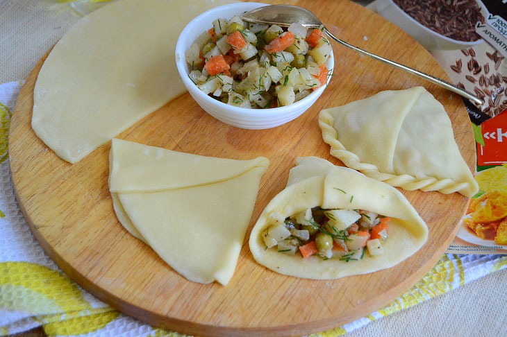 Indian fried pies "Samosas" - ruddy and appetizing