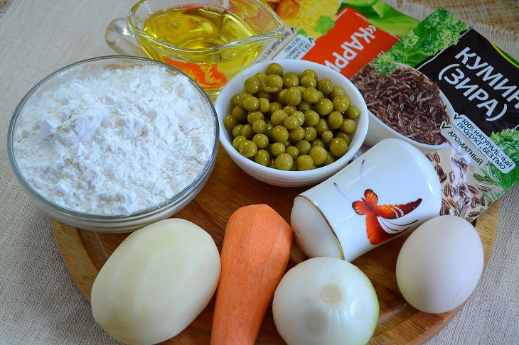 Indian fried pies "Samosas" - ruddy and appetizing