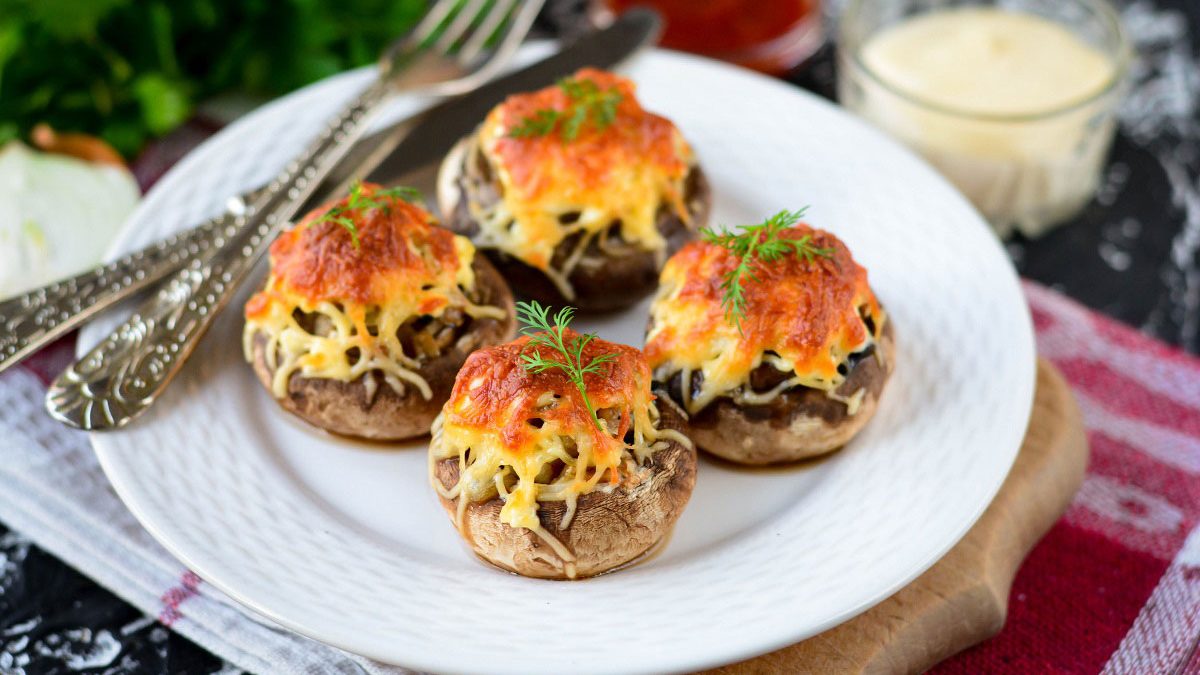 Baked mushrooms with cheese and chicken in the oven – a simple and elegant recipe