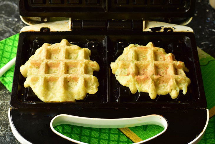 Zucchini waffles - a low-calorie and healthy snack