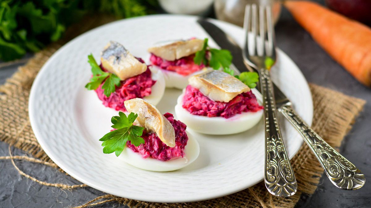 Lazy herring under a fur coat – an affordable recipe for a delicious snack