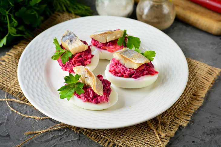 Lazy herring under a fur coat - an affordable recipe for a delicious snack