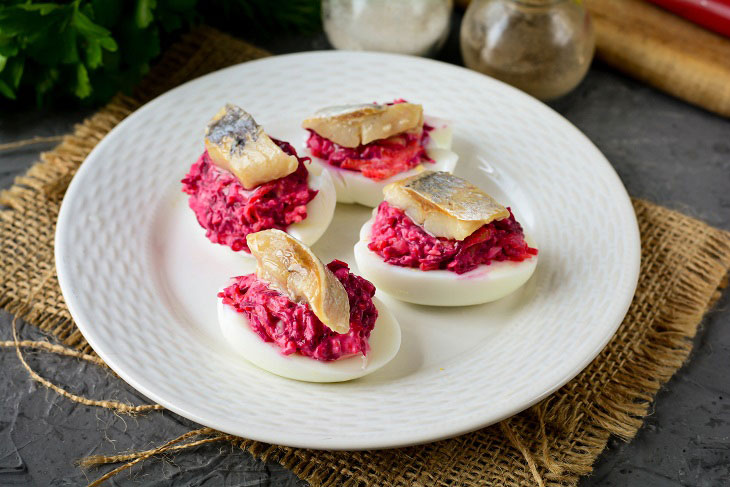 Lazy herring under a fur coat - an affordable recipe for a delicious snack