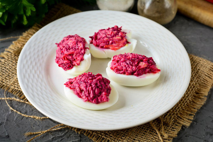 Lazy herring under a fur coat - an affordable recipe for a delicious snack