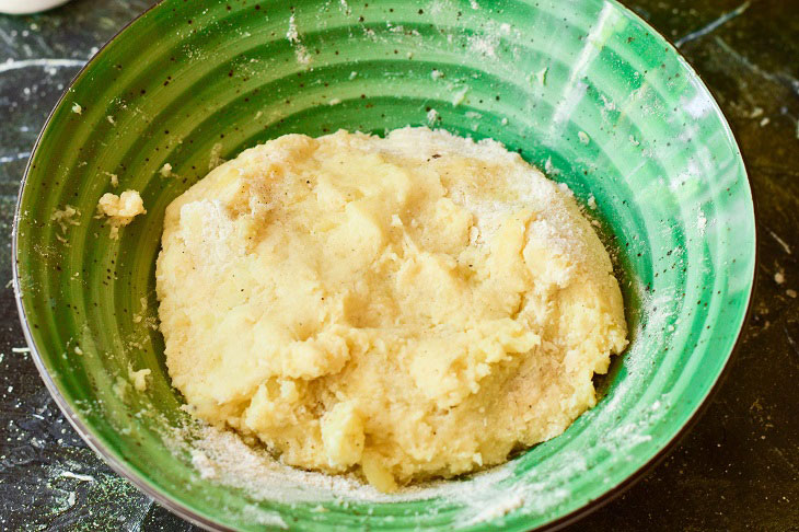 Potato rolls with viscous filling - a great appetizer