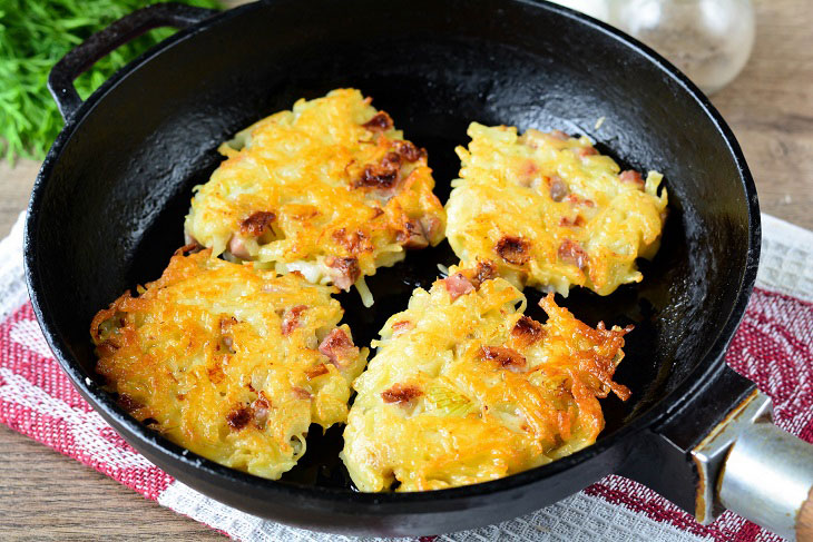 Draniki with sausage - a crispy and fragrant snack