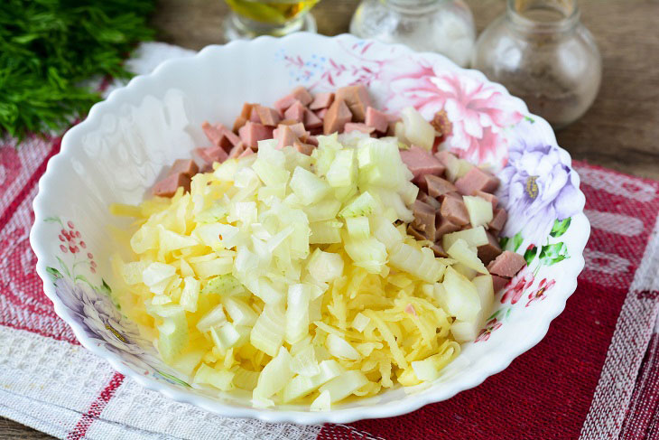 Draniki with sausage - a crispy and fragrant snack