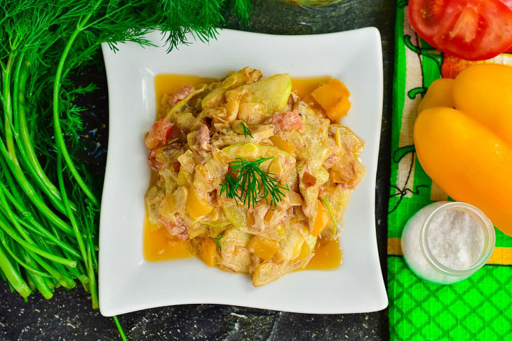 Zucchini stewed in sour cream - a simple recipe for an amazing snack