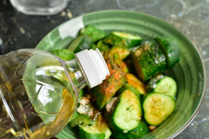 Broken cucumbers in Chinese style - an unusual and spicy snack