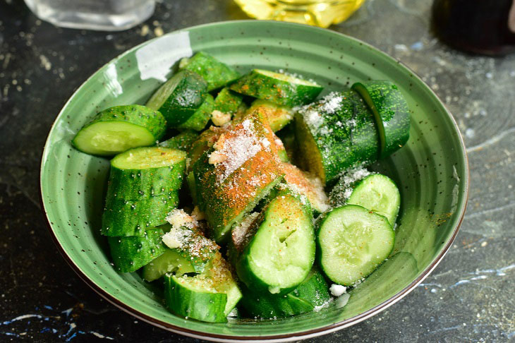 Broken cucumbers in Chinese style - an unusual and spicy snack