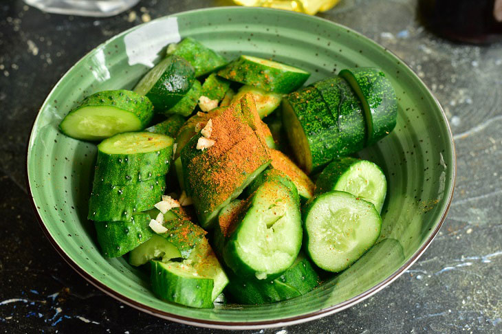 Broken cucumbers in Chinese style - an unusual and spicy snack